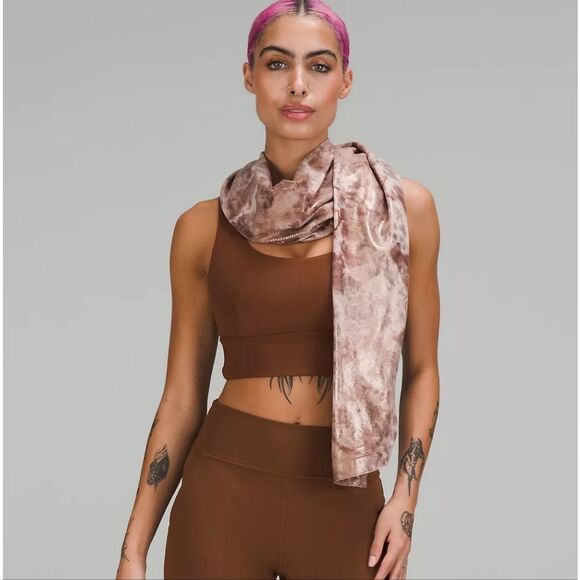 NWT Lululemon Customizable Snap Scarf - Picture 6 of 15